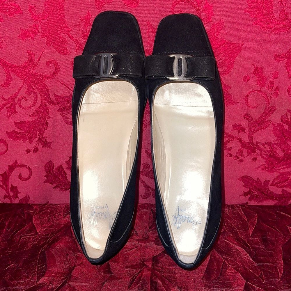 Amalfi by Rangoni Low Block Heel Shoes Flat Black and Shimmering‎ Suede Size 9N